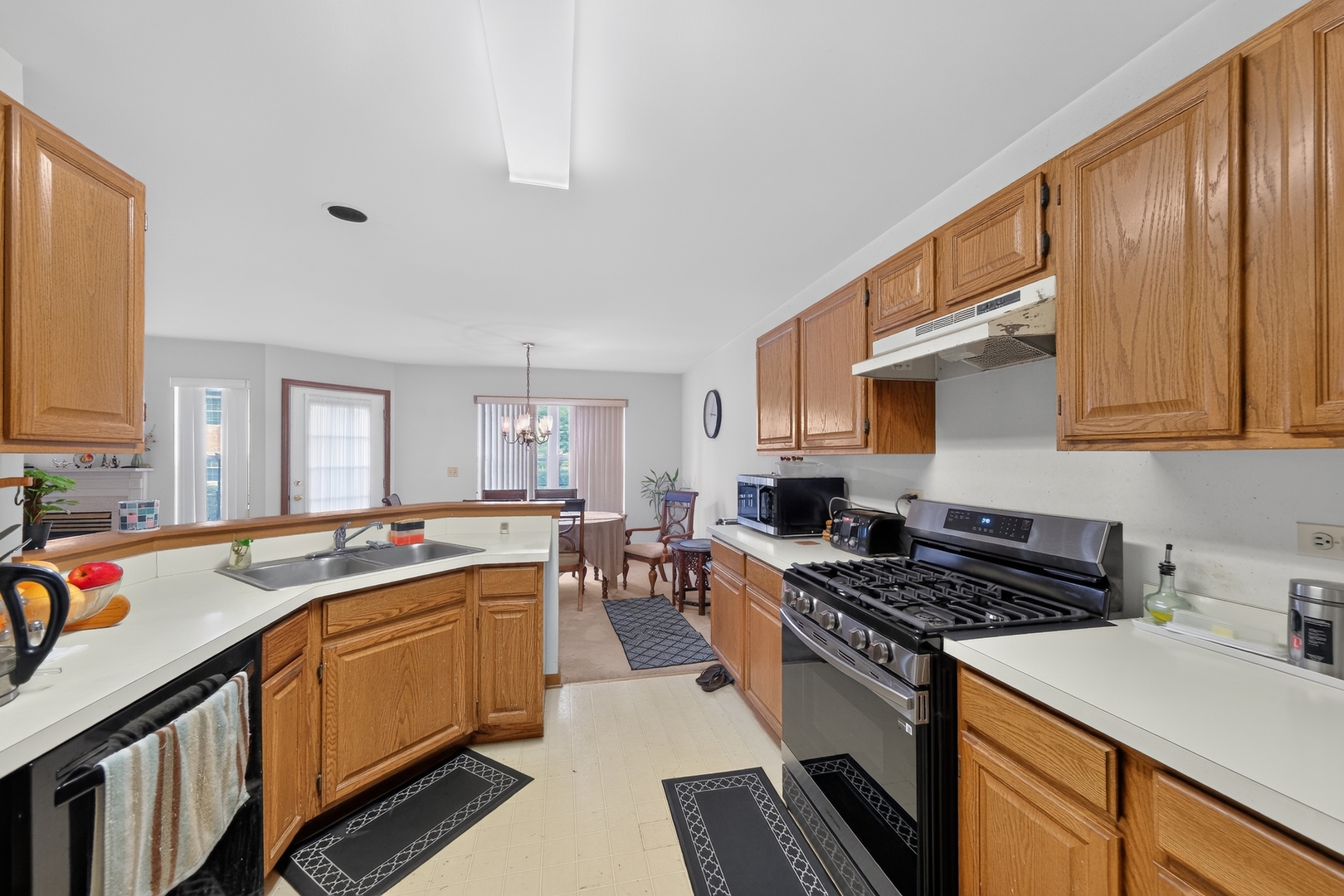 7016 South Stratton Lane Gurnee, IL 60031 - Photo 7 of 19