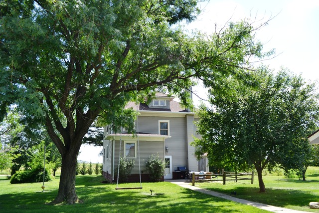 12895 Crego Road Waterman, IL 60556 - Photo 2 of 17