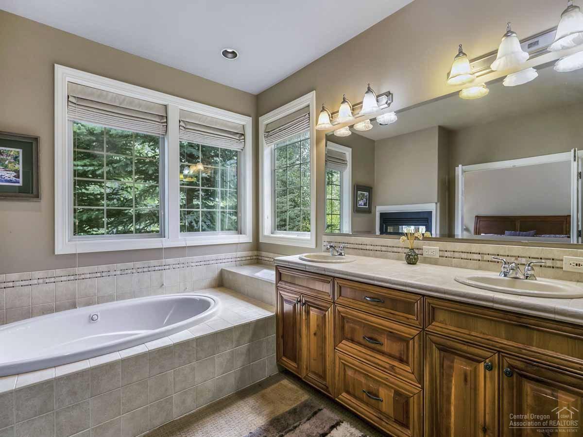 61836 Fall Creek Loop Bend, OR 97702 - Photo 10 of 25 Additional Photo