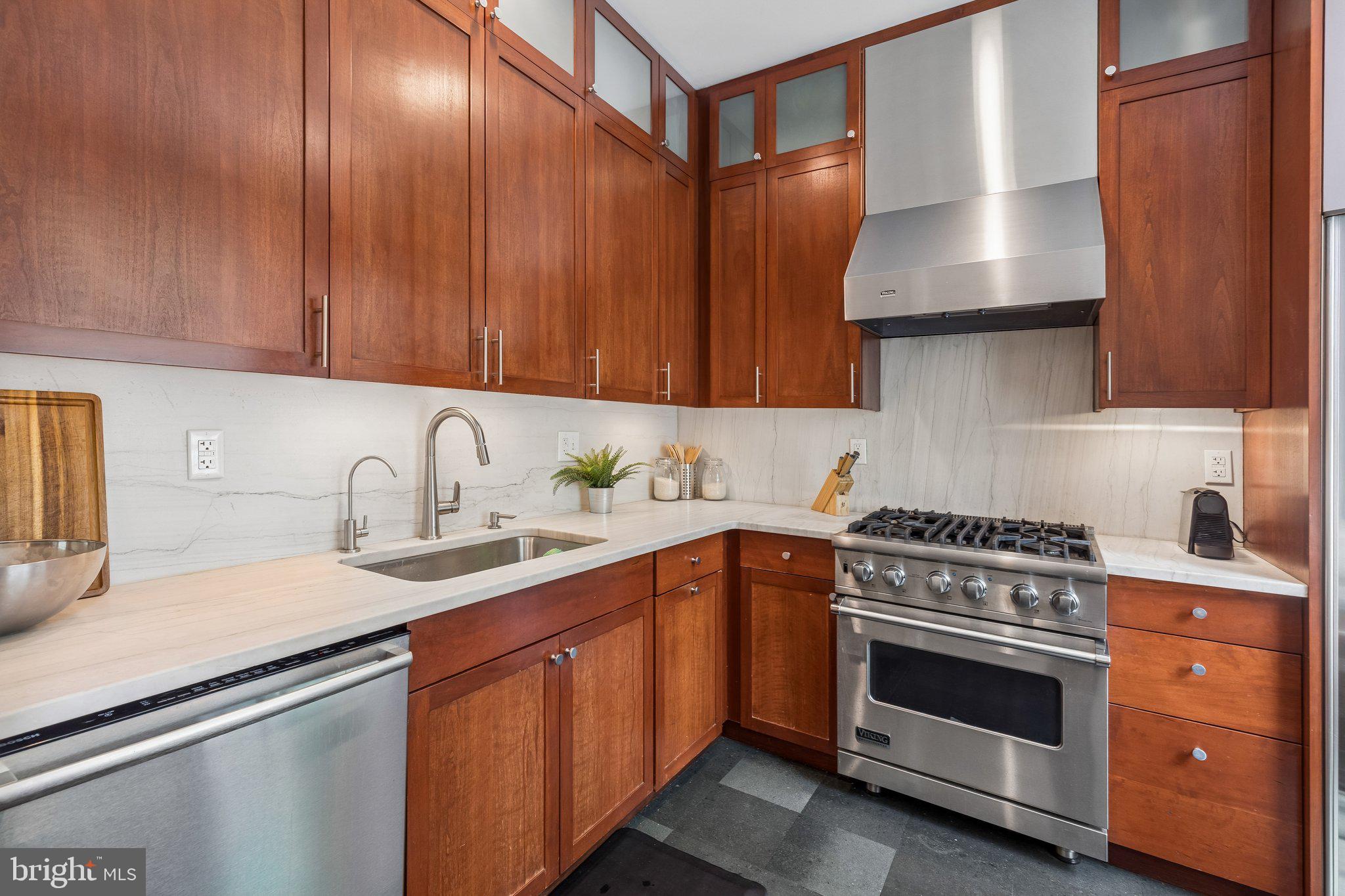 2415 Pine Street Philadelphia, PA 19103 - Photo 11 of 41