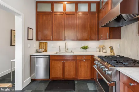 $1,799,000 | 2415 Pine Street, Philadelphia, PA 19103