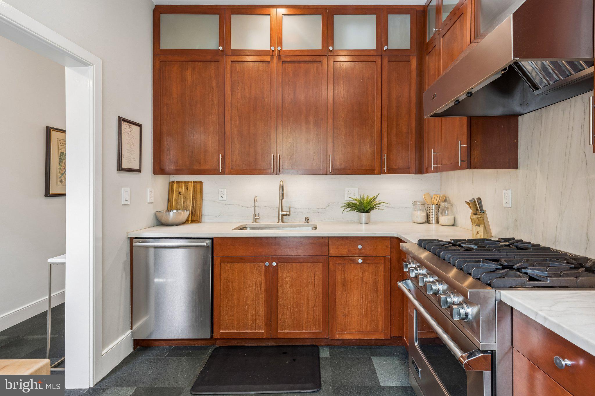 2415 Pine Street Philadelphia, PA 19103 - Photo 10 of 41