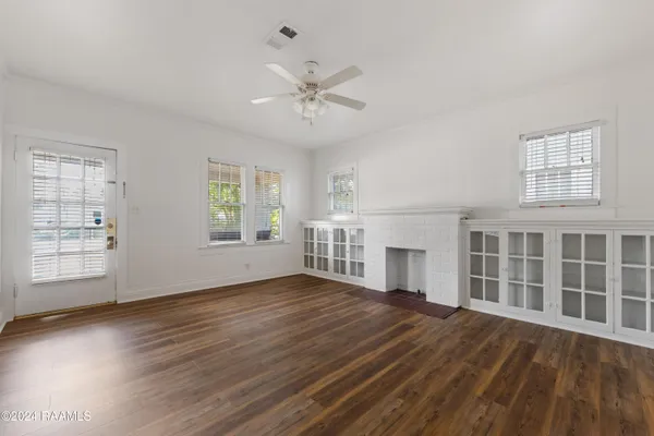 $1,495 | 302 Versailles Boulevard, Lafayette, LA 70501