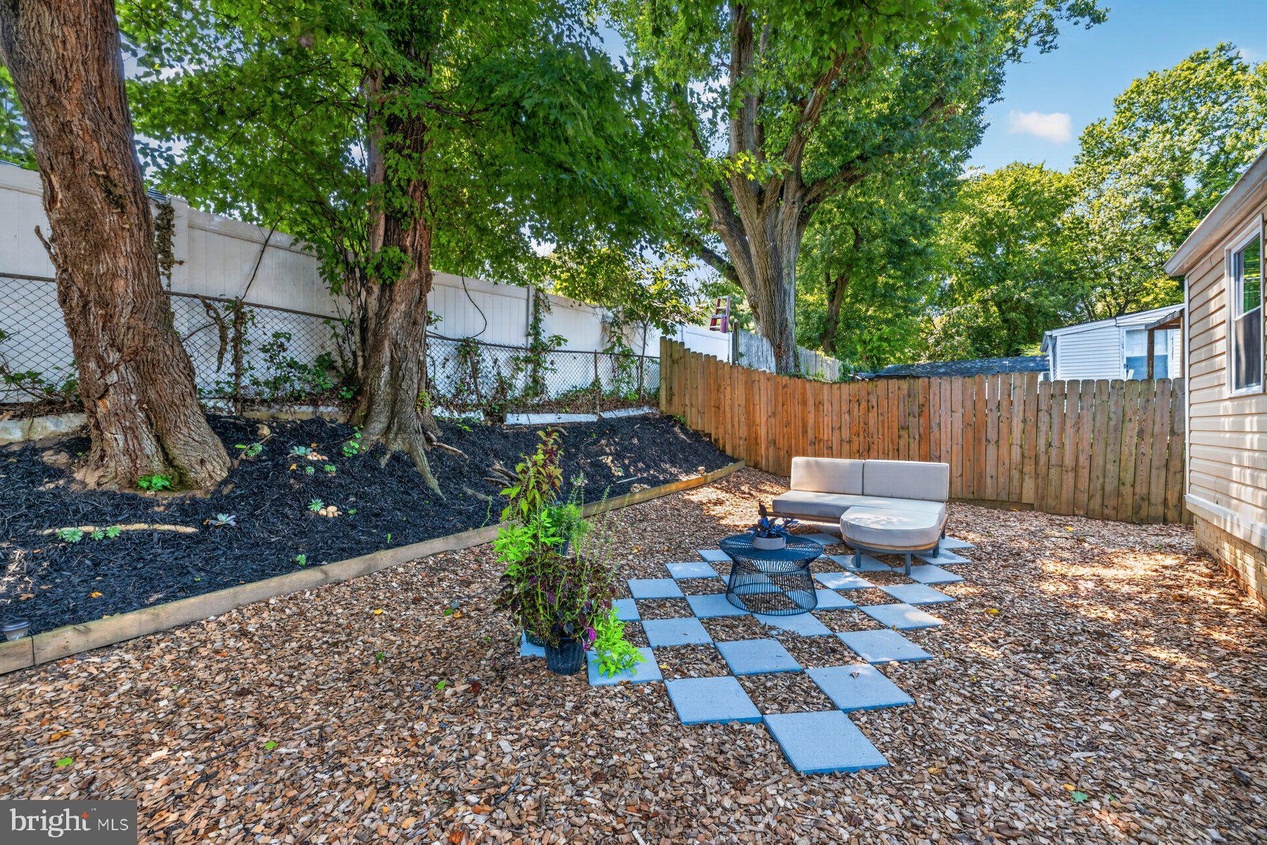 911 Newhall Street Silver Spring, MD 20901 - Photo 27 of 28 Rear yard