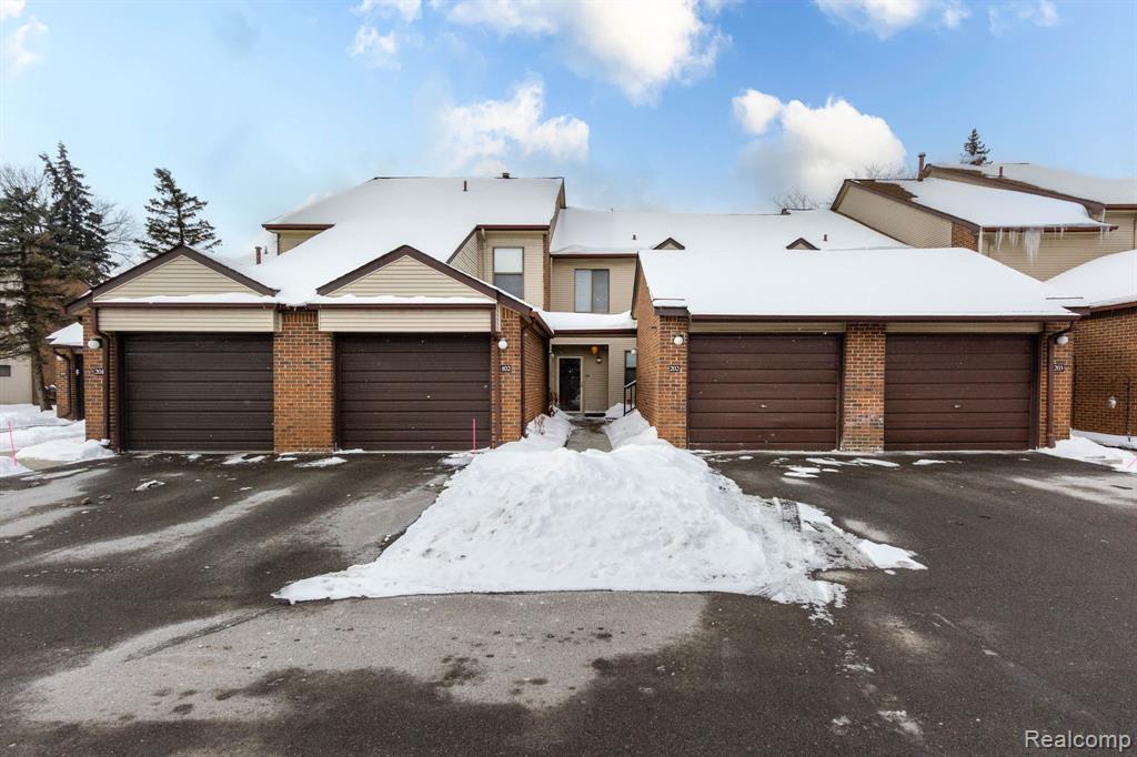 6580 Ridgefield Circle, Unit 202 West Bloomfield, MI 48322 - Photo 1 of 23