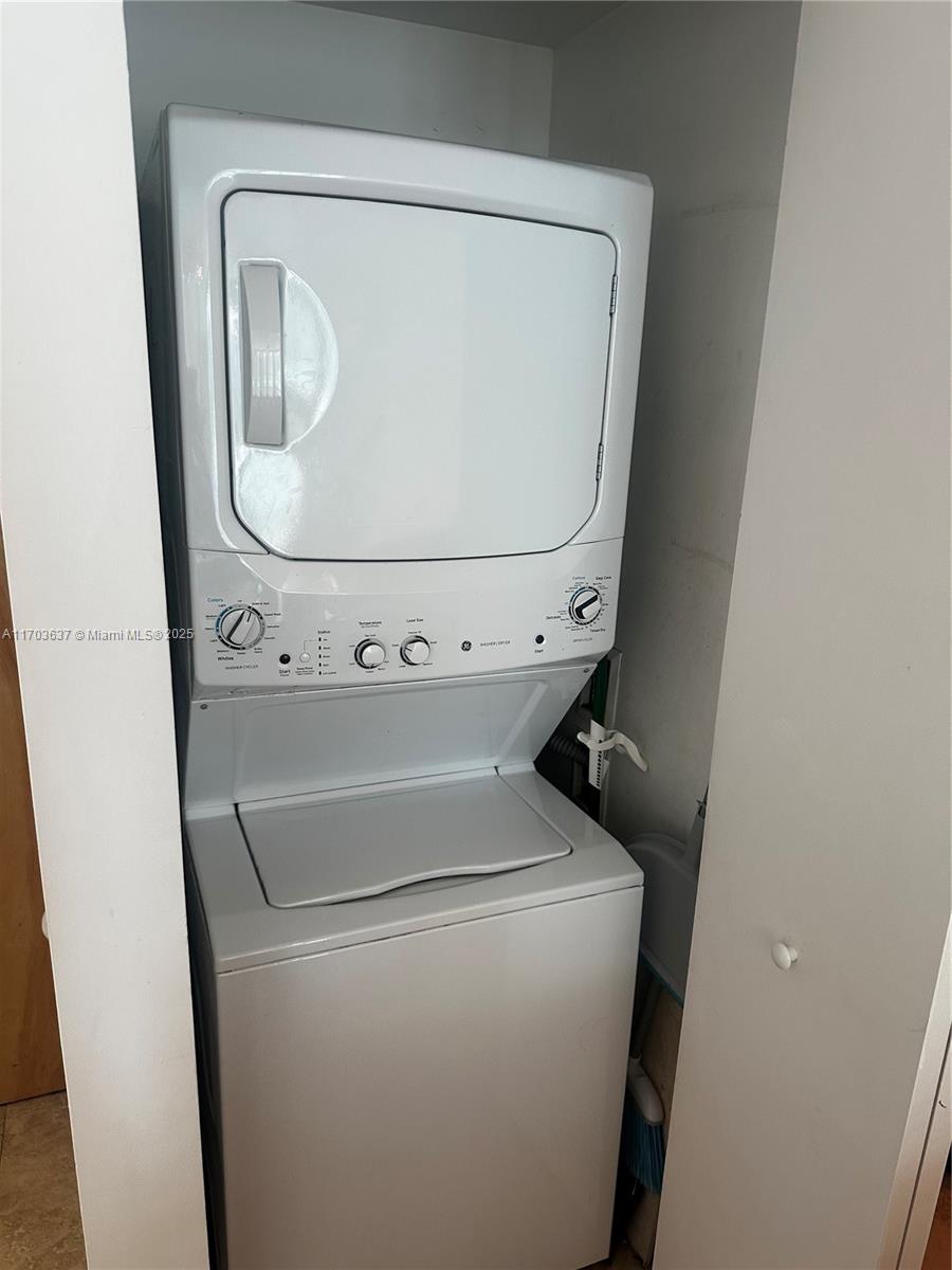 350 South Miami Avenue, Unit 1704 Miami, FL 33130 - Photo 10 of 13 a utility room with dryer and washer
