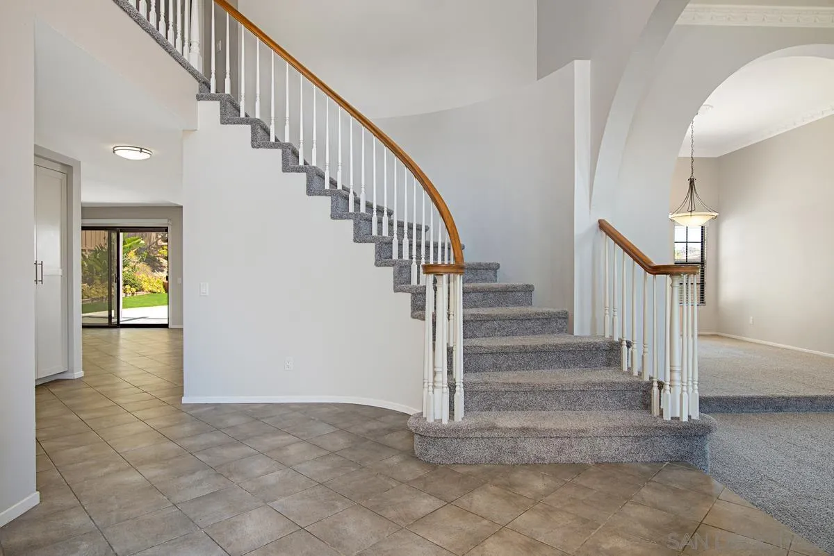 4031 Grayson Drive San Diego, CA 92130 - Photo 3 of 40 a view of entryway and hall