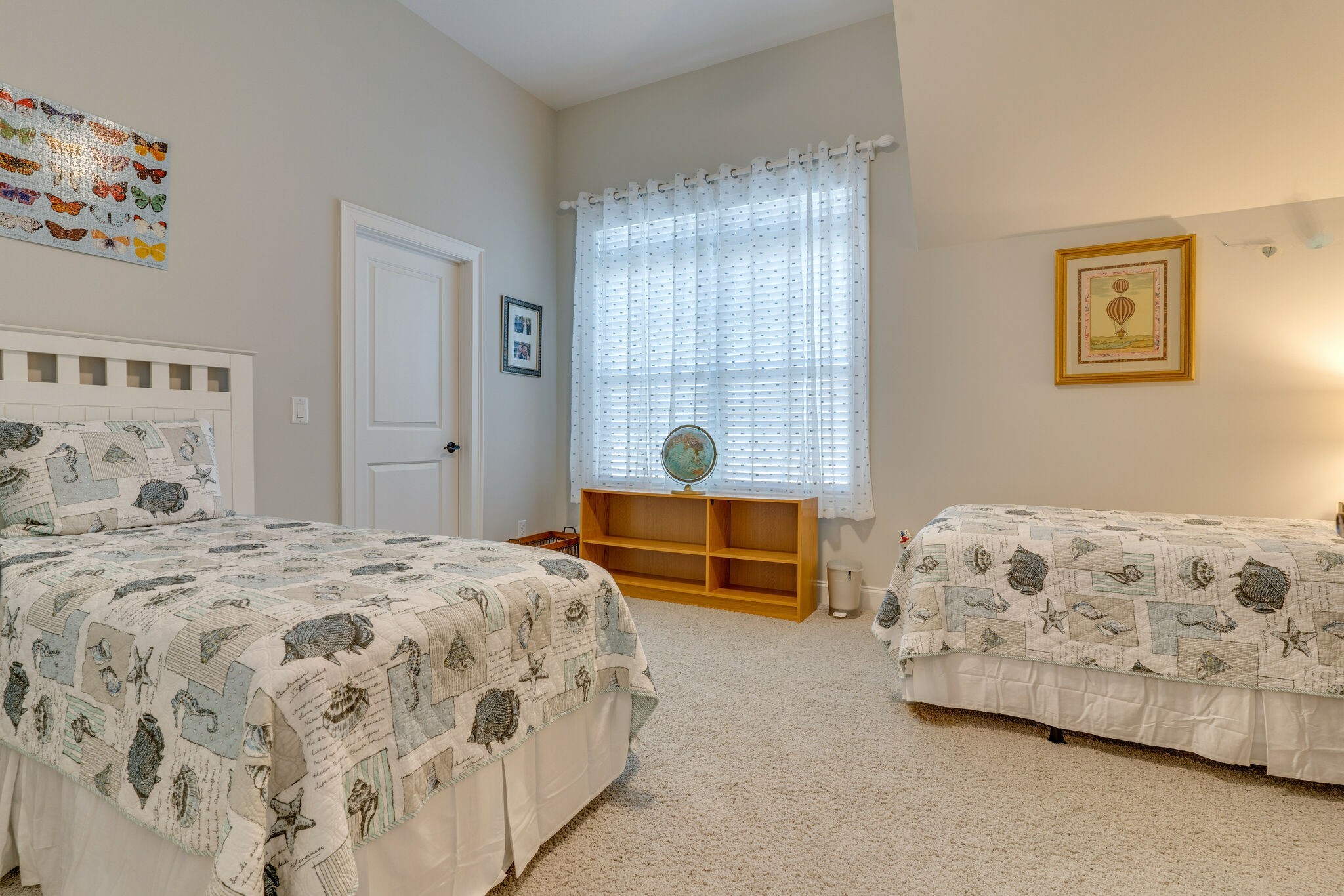 6400 Harding Pike Nashville, TN 37205 - Photo 33 of 38 a bedroom with a bed and a window