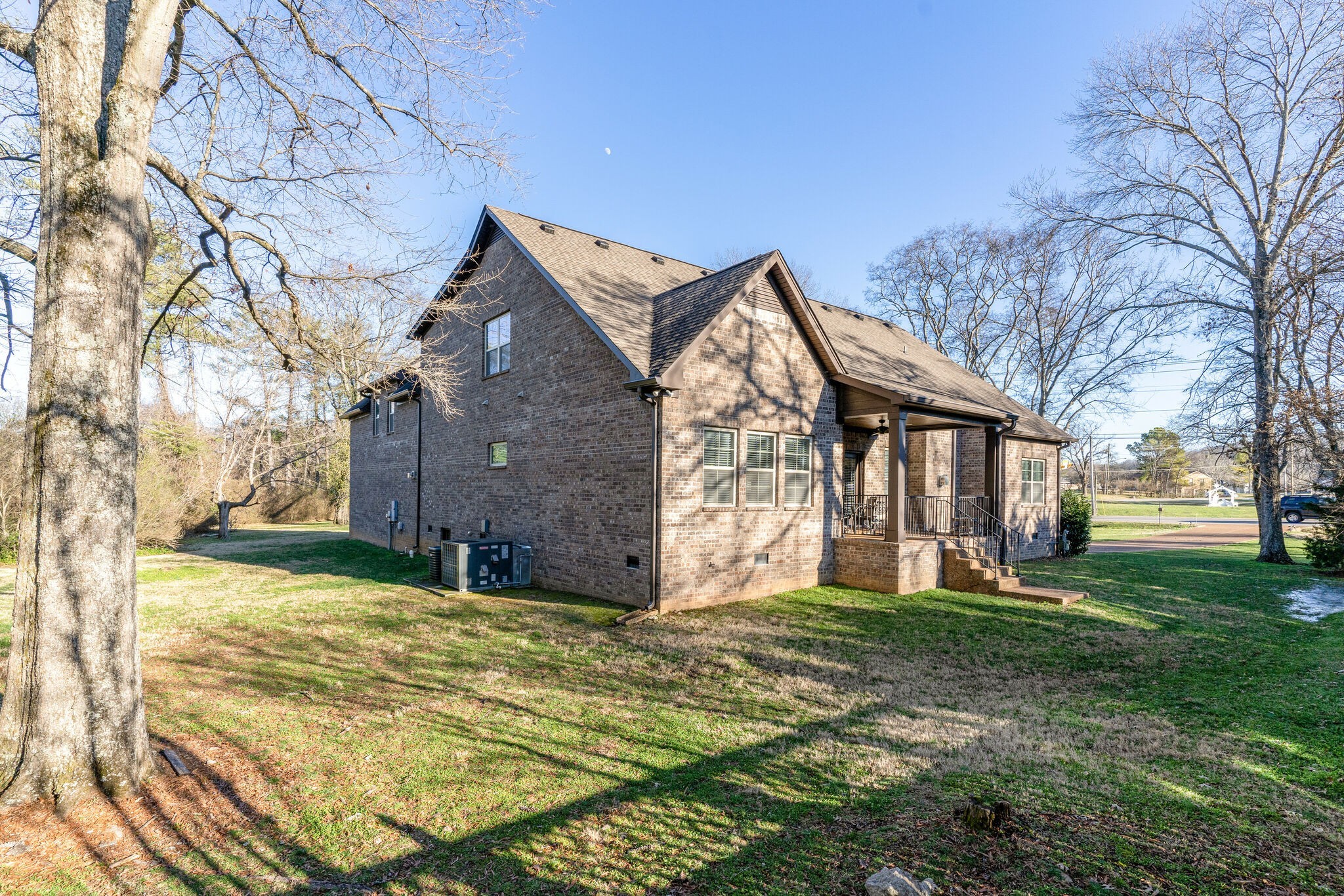 6400 Harding Pike Nashville, TN 37205 - Photo 37 of 38 a front view of house with yard