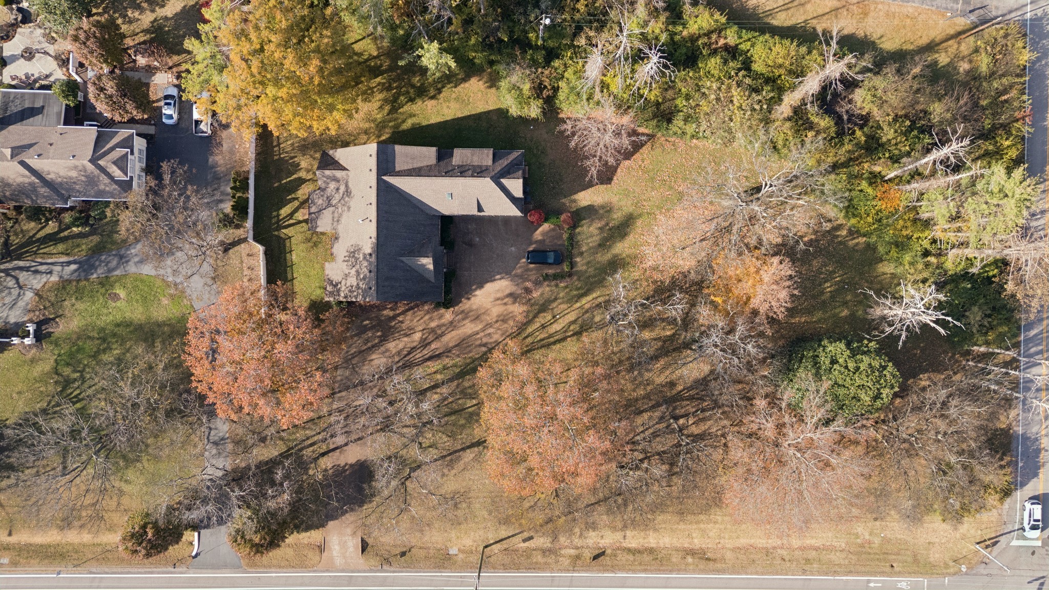 6400 Harding Pike Nashville, TN 37205 - Photo 5 of 38 a sign board on the side of a road