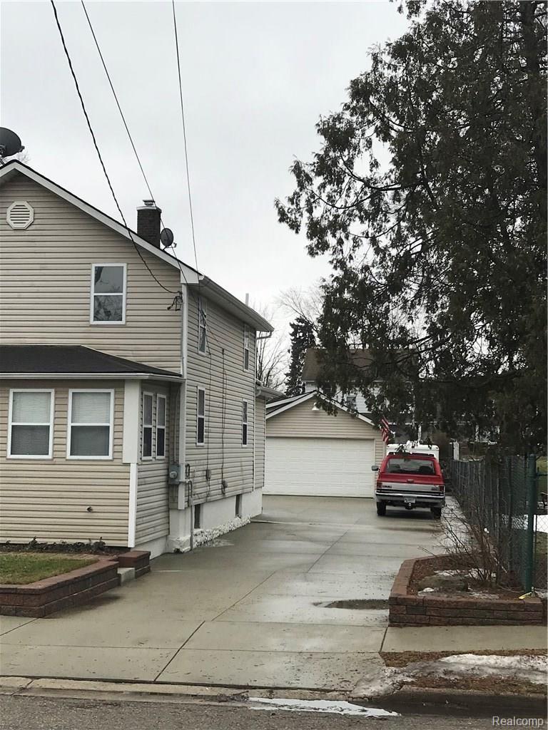 95 Virginia Street Pontiac, MI 48342 - Photo 2 of 3 0DC5BB26-444A-4014-B246-A560199F7038.jpeg