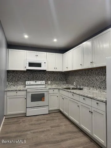 $1,800 | 10 Depot Street, Unit GROUND FL REAR, Great Barrington, MA 01236