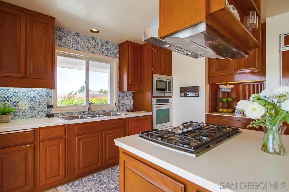 15930 Overview Road Poway, CA 92064 - Photo 12 of 25
