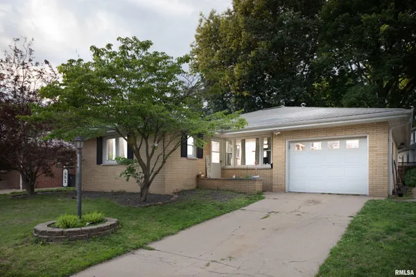 $150,000 | 351 Charlotte Street, Pekin, IL 61554