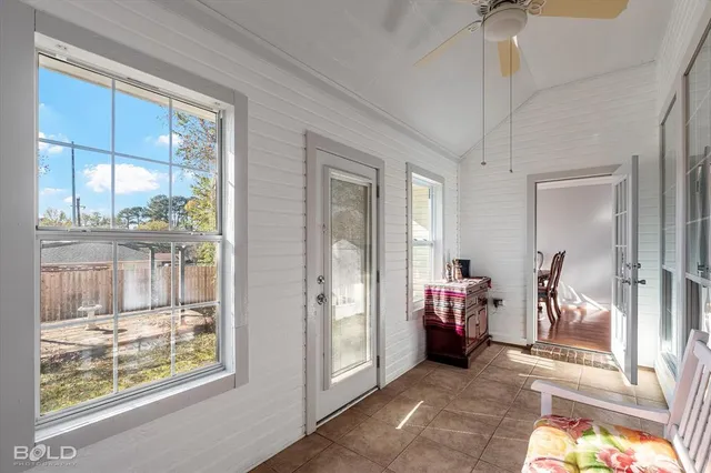 a view of an entryway with livingroom