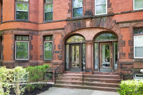 $589,000 | 1895 A Beacon Street, Unit 1895A, Brookline, MA 02445