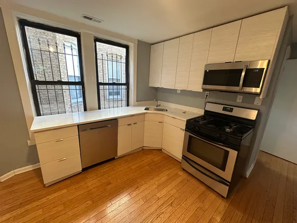 $2,350 | 1500 North Rockwell Street, Unit 1, Chicago, IL 60622