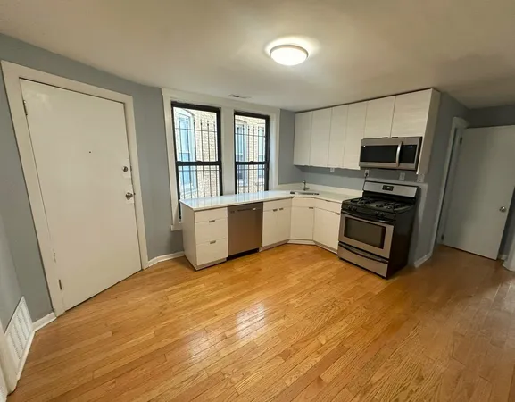 $2,350 | 1500 North Rockwell Street, Unit 1, Chicago, IL 60622