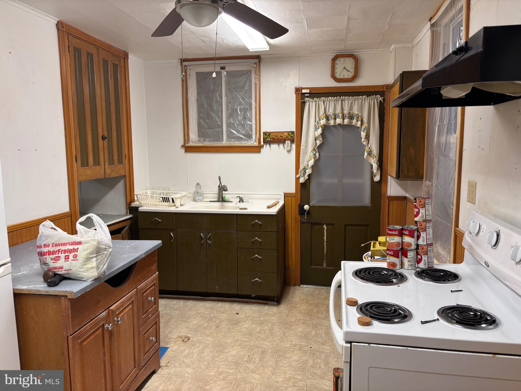 235 Chestnut Street Ashland, PA 17921 - Photo 7 of 19 Kitchen