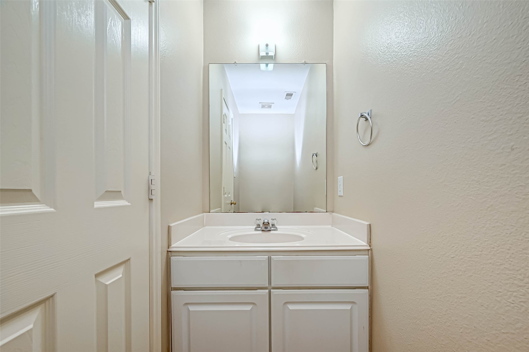 3522 Clipper Winds Way Houston, TX 77084 - Photo 20 of 48 a bathroom with a sink and a mirror