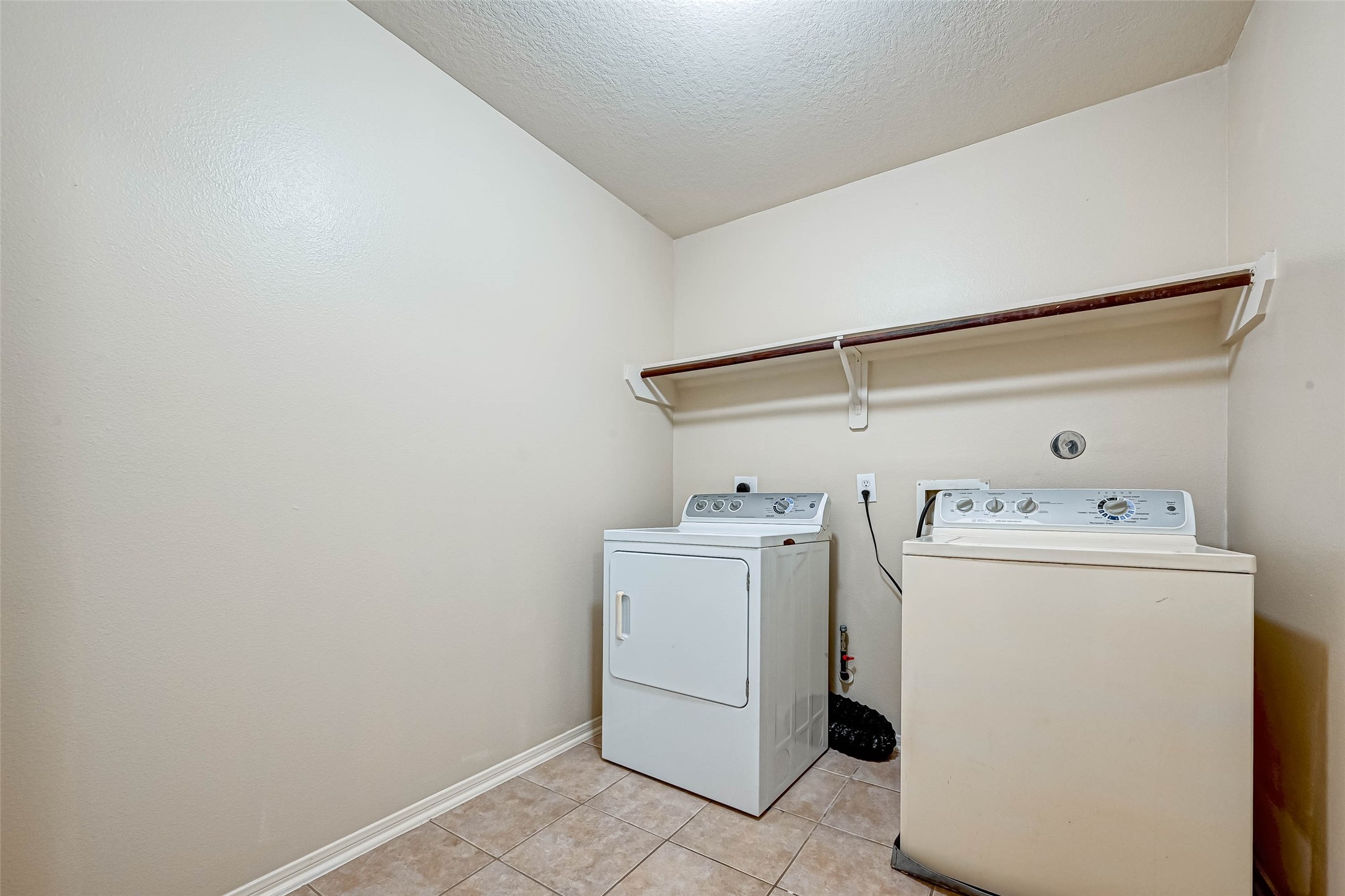 3522 Clipper Winds Way Houston, TX 77084 - Photo 21 of 48 a utility room with dryer and washer