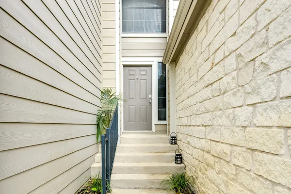 a view of entryway with shower
