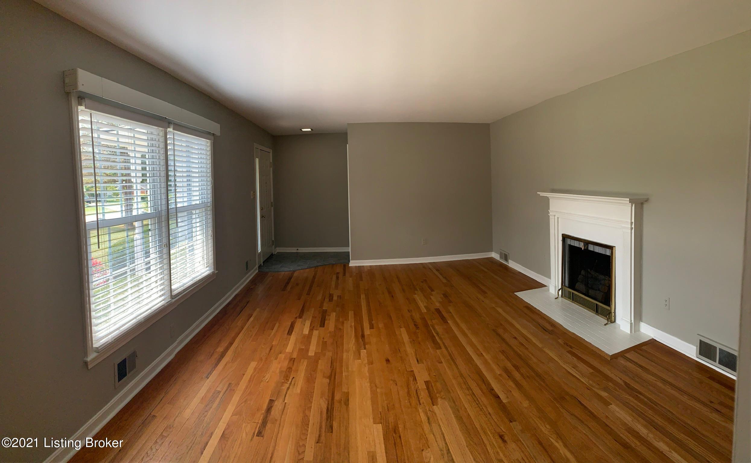 8603 Whipps Bend Road Louisville, KY 40222 - Photo 11 of 53 Living Room