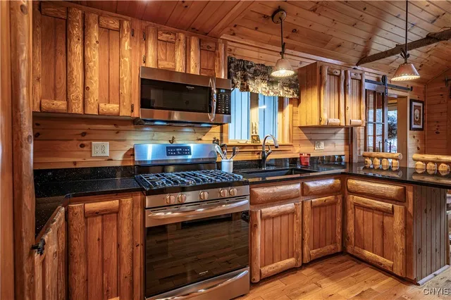 $499,900 | 143 Pawnee Drive West, Webb, NY 13420