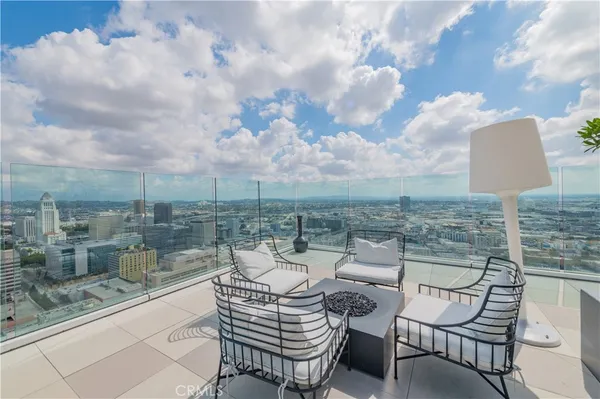 $3,700 | 400 South Broadway, Unit 1803, Los Angeles, CA 90013