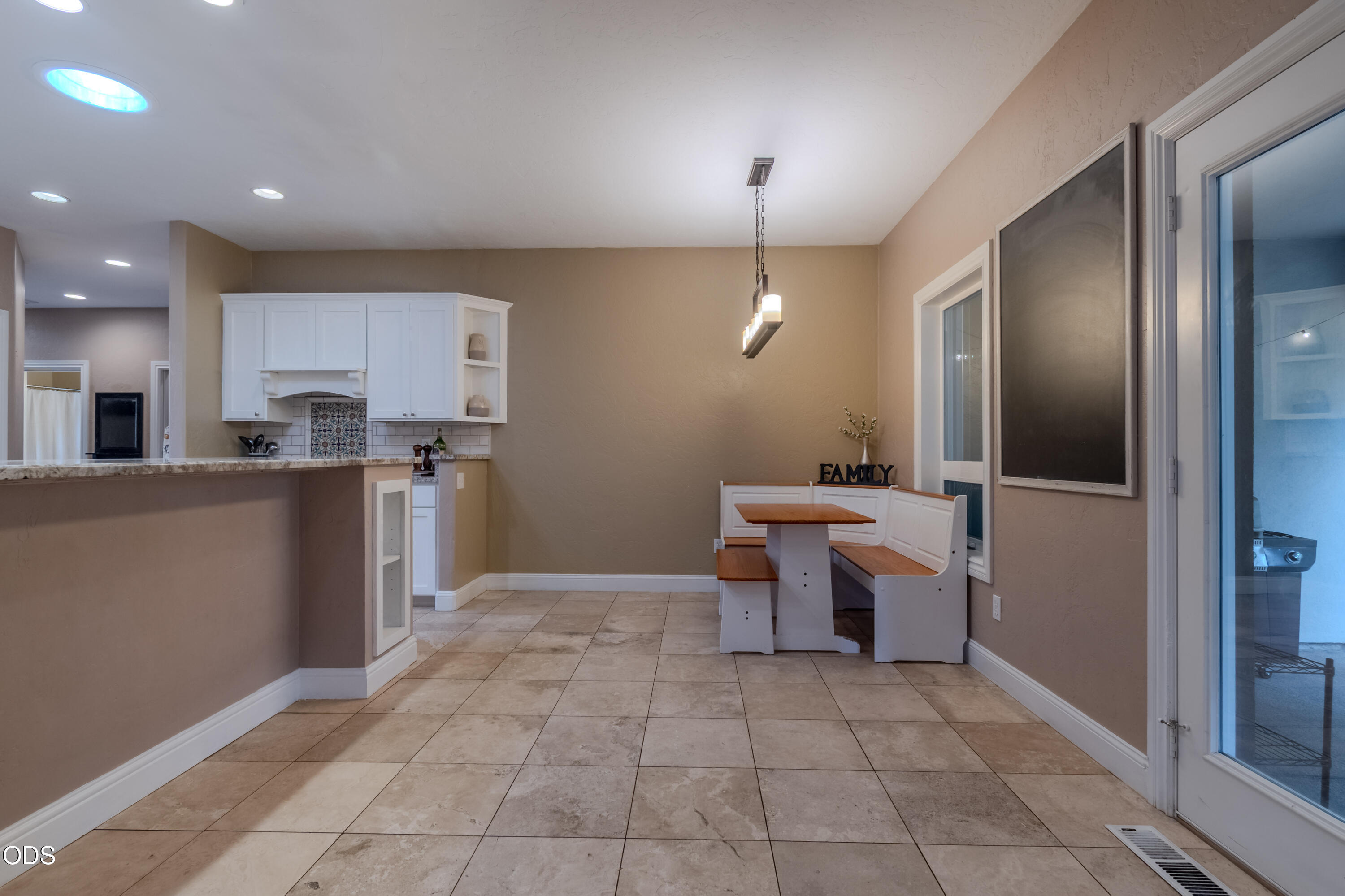 2401 Fox Run Medford, OR 97504 - Photo 11 of 57