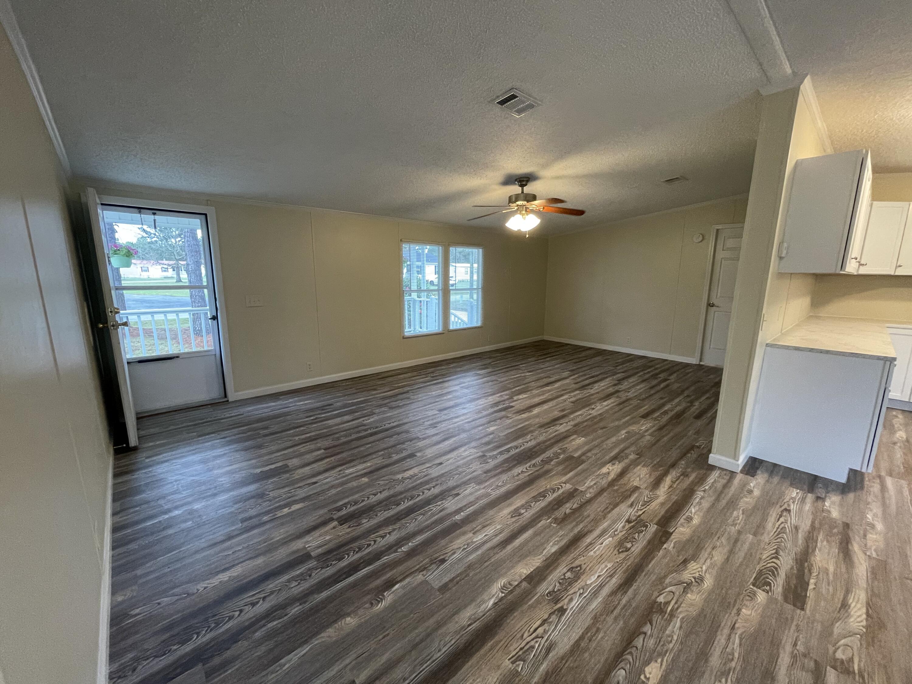 126 Albacore Road Bonneau, SC 29431 - Photo 4 of 22 IMG_3846