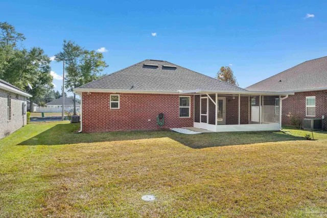 a view of a house with a yard