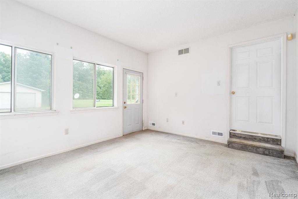 46376 Hull Road Belleville, MI 48111 - Photo 11 of 42