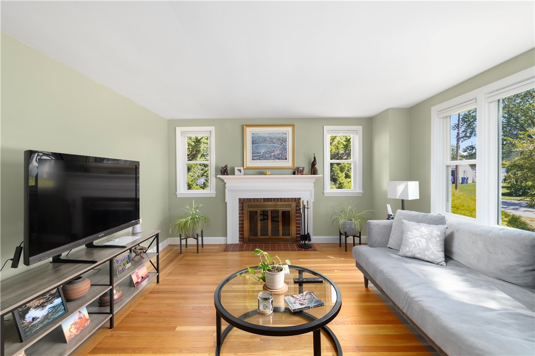 29 Juniper Drive Cranston, RI 02920 - Photo 13 of 38