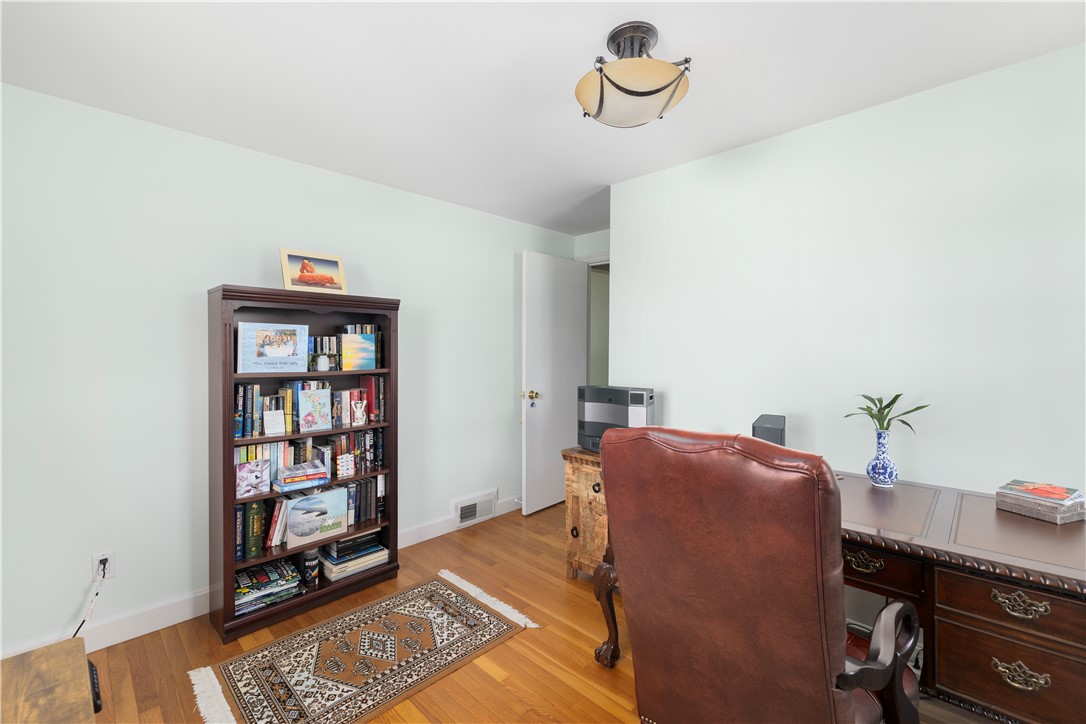 29 Juniper Drive Cranston, RI 02920 - Photo 18 of 38