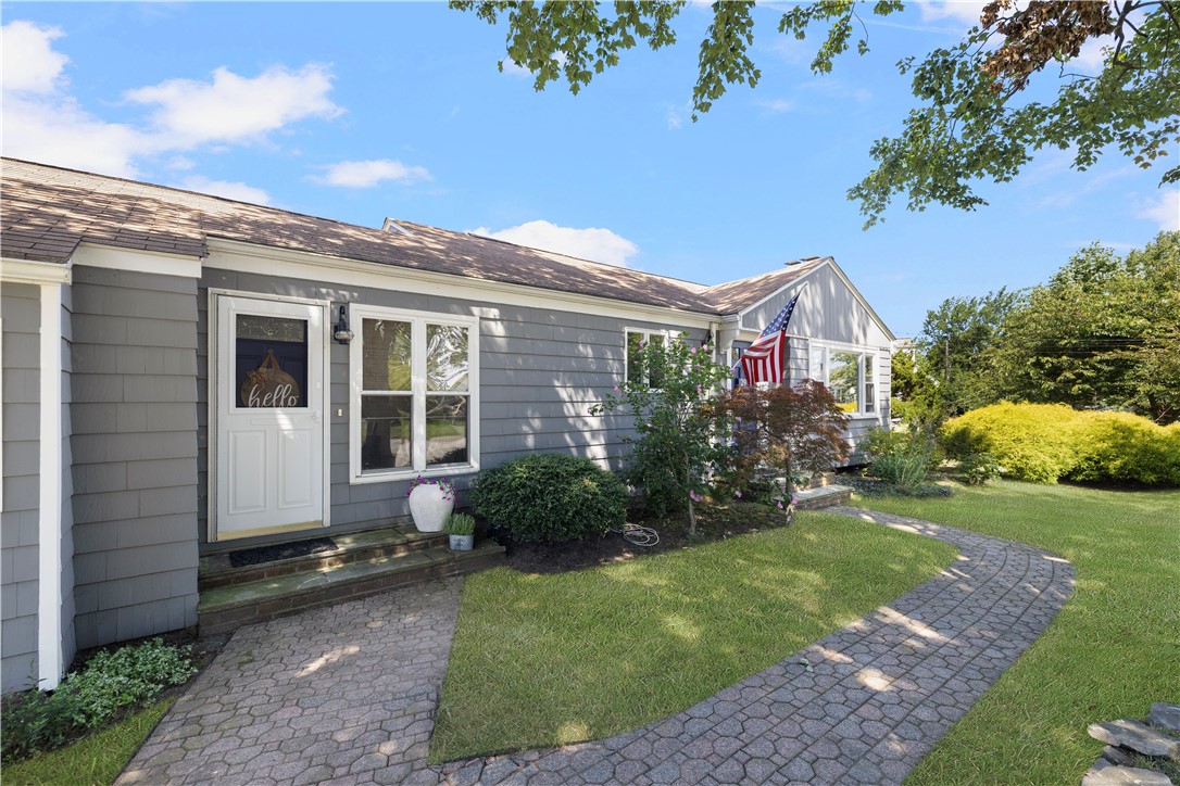 29 Juniper Drive Cranston, RI 02920 - Photo 3 of 38