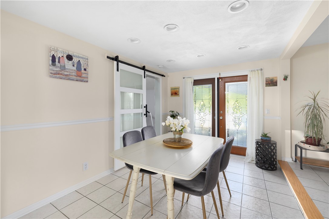 29 Juniper Drive Cranston, RI 02920 - Photo 4 of 38