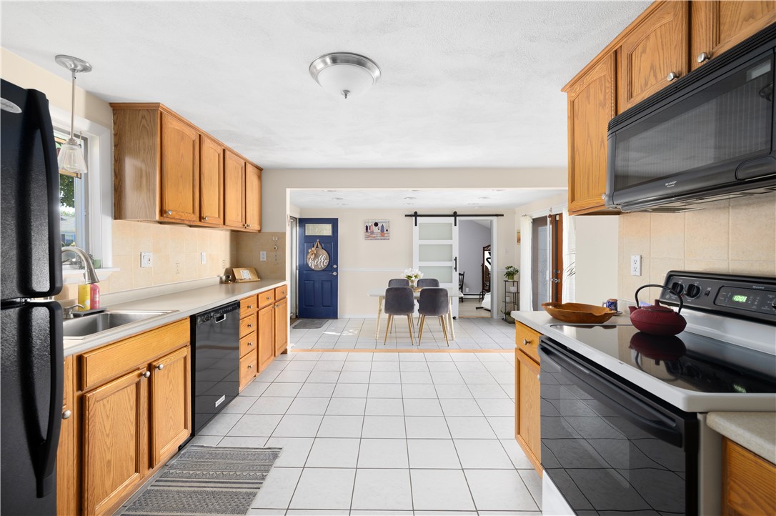 29 Juniper Drive Cranston, RI 02920 - Photo 6 of 38