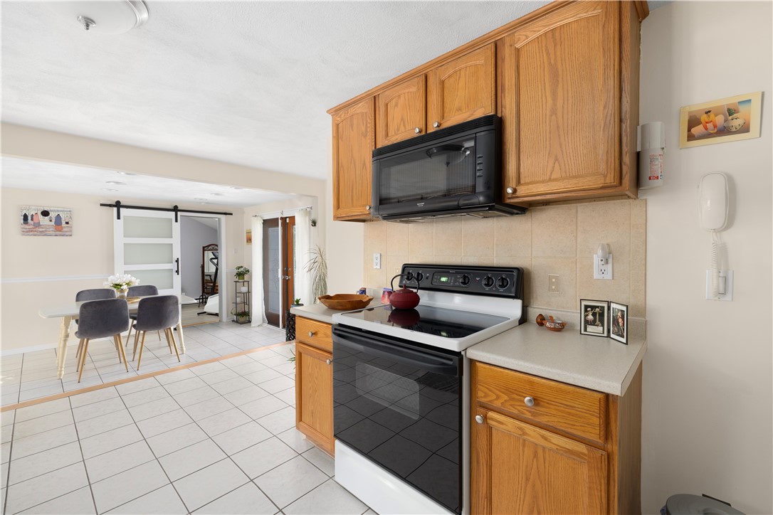 29 Juniper Drive Cranston, RI 02920 - Photo 7 of 38