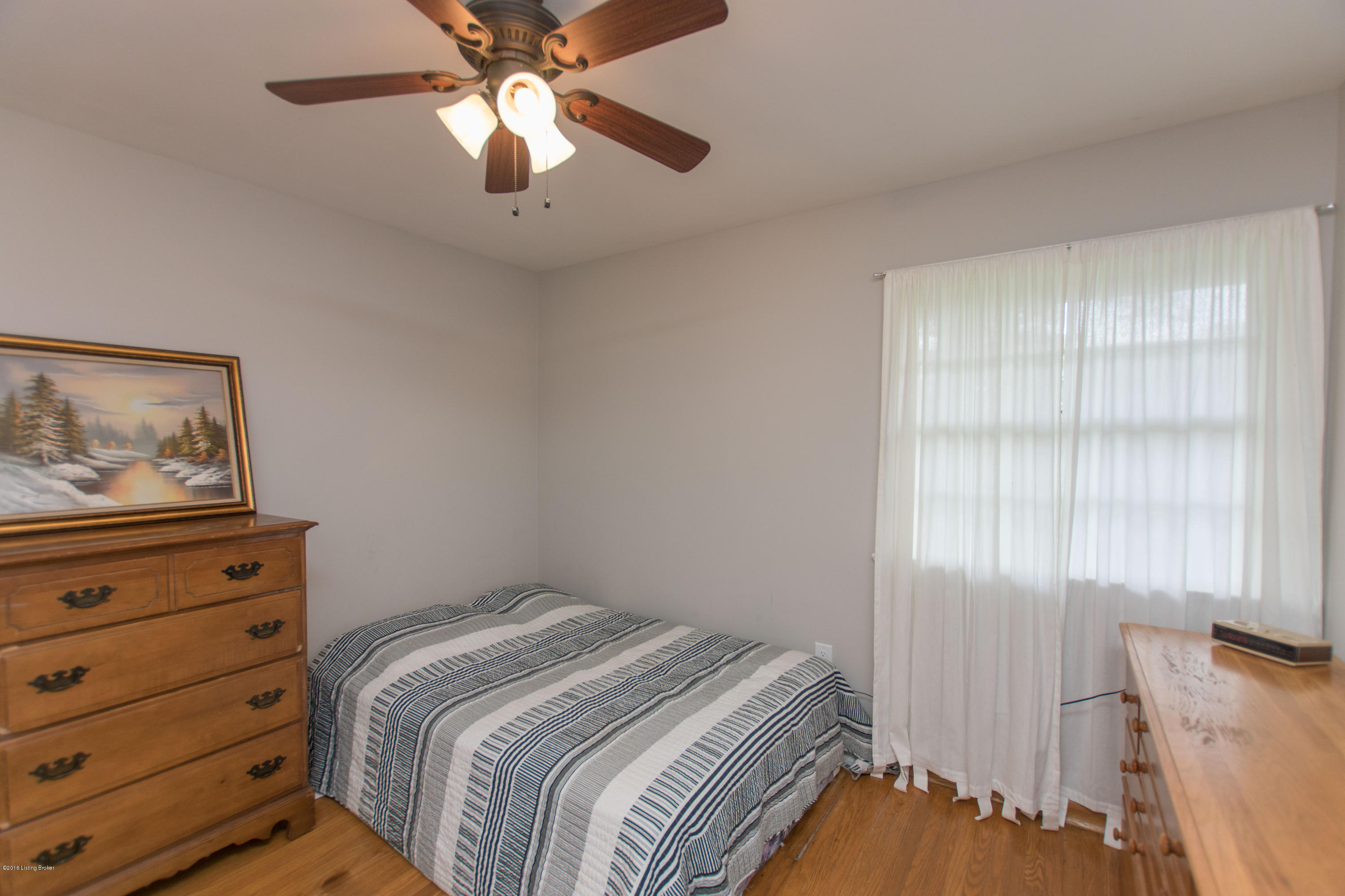4247 Darbrook Road Louisville, KY 40207 - Photo 31 of 57 4247 Darbrook Rd Bedroom 2 (3)