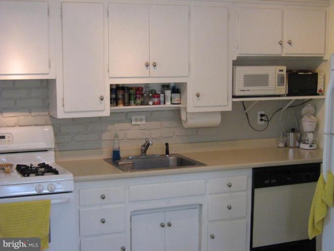 1010 St Albans Road Baltimore, MD 21239 - Photo 12 of 30 Kitchen
