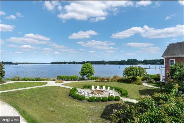 a view of a lake with houses in back