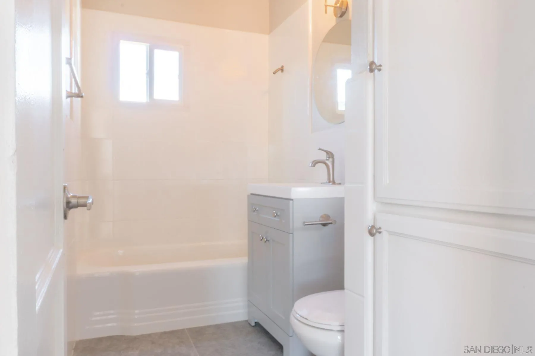 3862 Spring Drive Spring Valley, CA 91977 - Photo 13 of 18 a bathroom with a sink toilet and bathtub