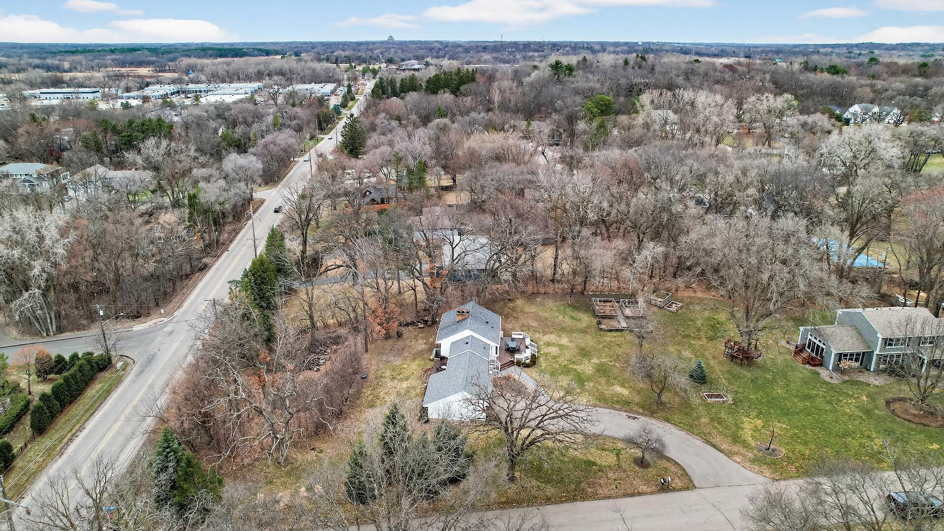 14712 Oakwood Road Minnetonka, MN 55345 - Photo 19 of 34