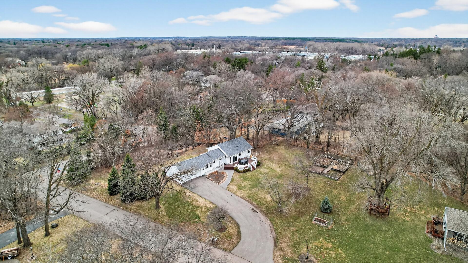 14712 Oakwood Road Minnetonka, MN 55345 - Photo 20 of 34