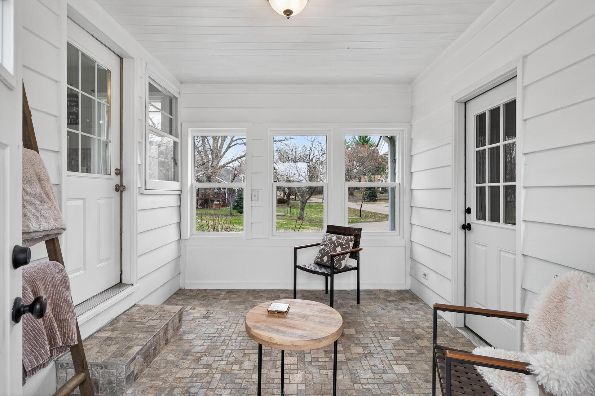 14712 Oakwood Road Minnetonka, MN 55345 - Photo 6 of 34