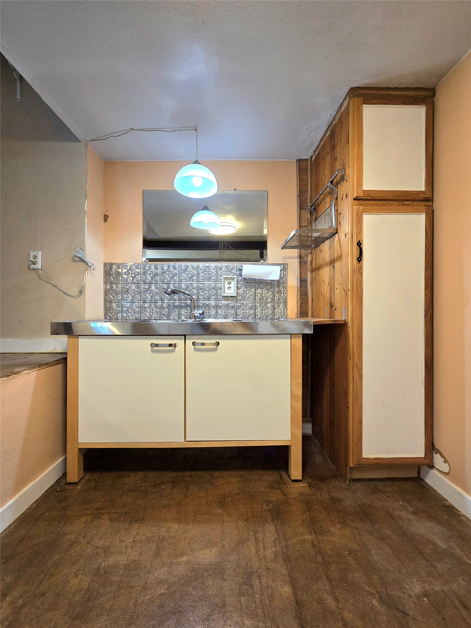 13580 Fm 2025 Road Cleveland, TX 77328 - Photo 36 of 50 Garage Apt Kitchen