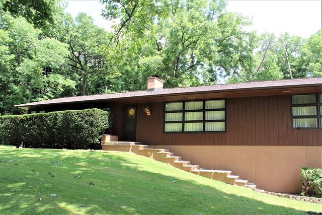 15890 Bishop Road Morrison, IL 61270 - Photo 2 of 34 a front view of a house with a yard