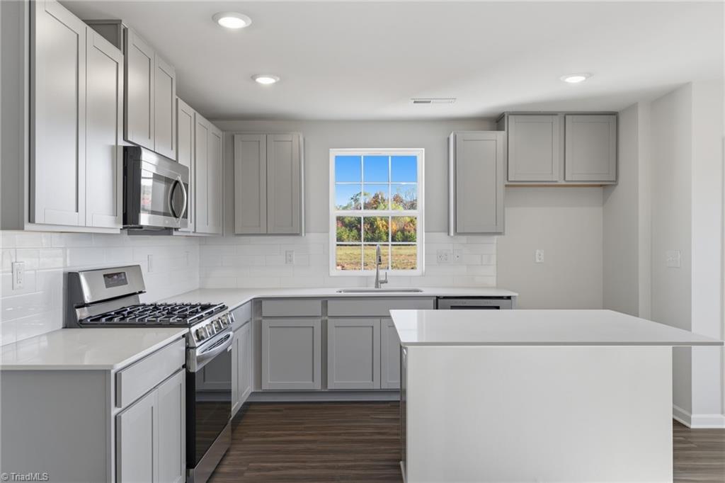 168 Plumtree Court King, NC 27021 - Photo 5 of 30