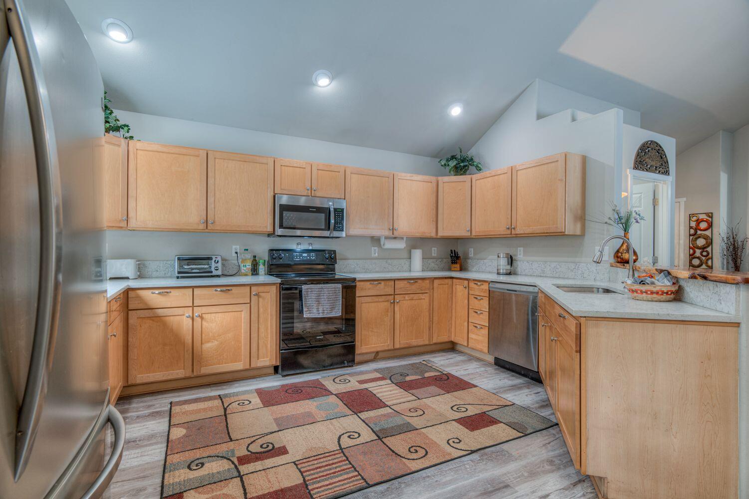 17159 Merced Road Bend, OR 97707 - Photo 12 of 27 YNkbUf0w